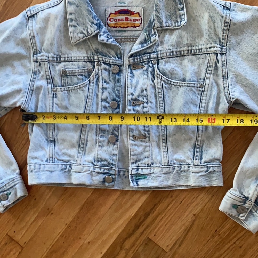 Vintage Cropped Denim Jacket - Picture 2 of 11
